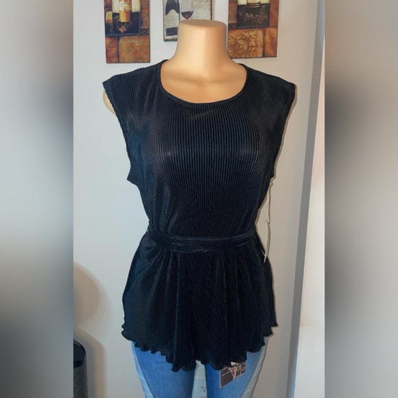 NWT  TRUSELF Short sleeve, crew neckline, bow accents, bow & tie, black size L - Picture 1 of 9